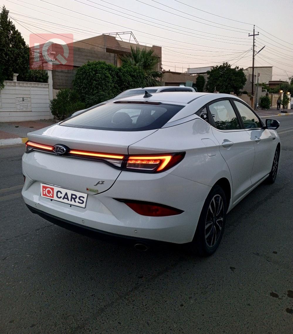 جاك J7